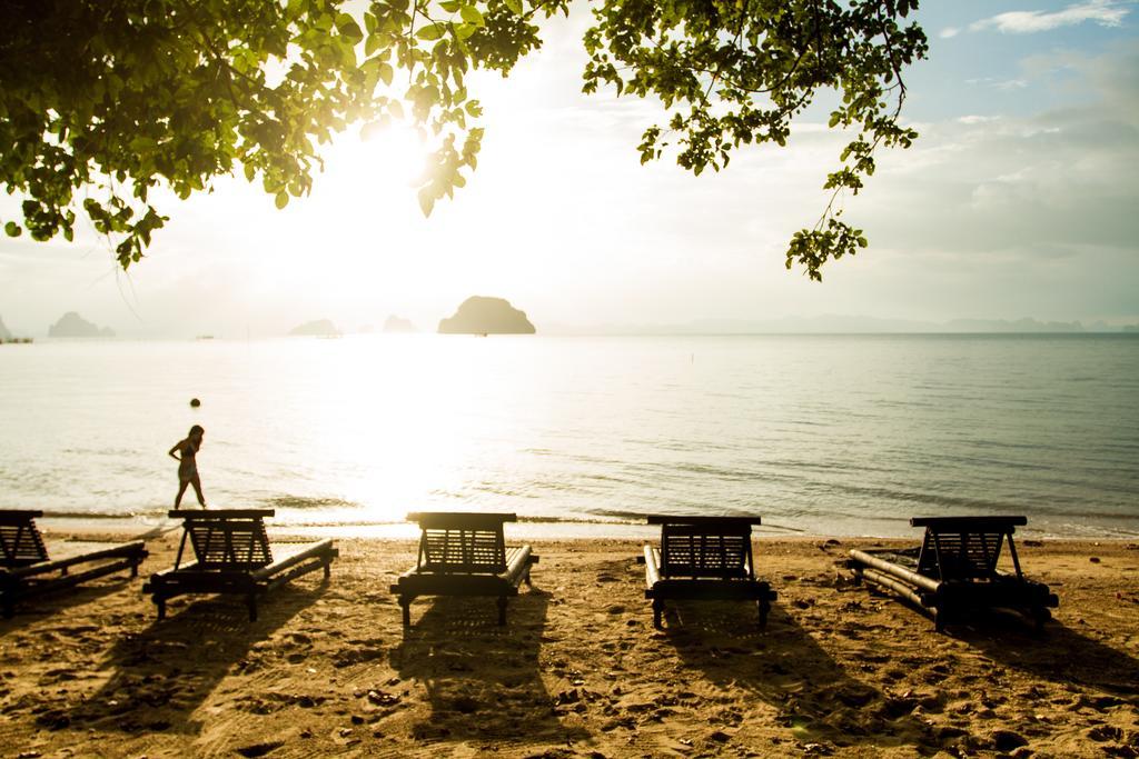 Villa Thalanena By The Beach Bagian luar foto