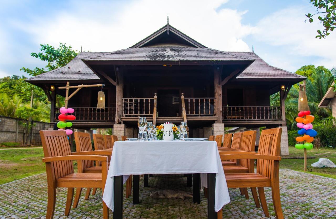 Villa Thalanena By The Beach Bagian luar foto